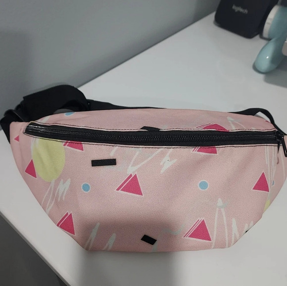 Jacqueline City Apparel Pink 1980's Print Fanny Pack - Picture 2 of 8